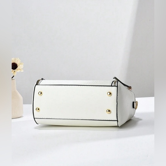 New Crocodile Print Bag, Purse - Picture 6 of 6